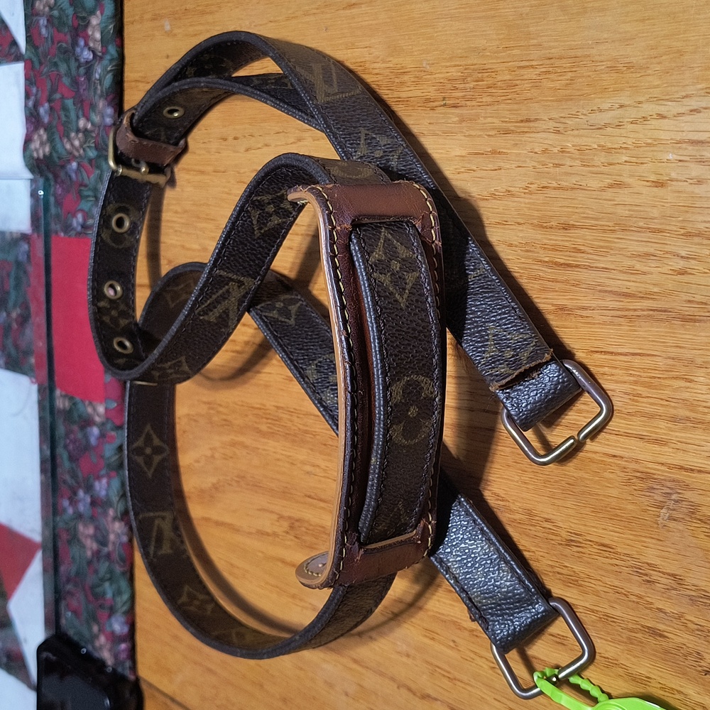 Monogram Brown Shoulder Strap - Picture 3 of 5